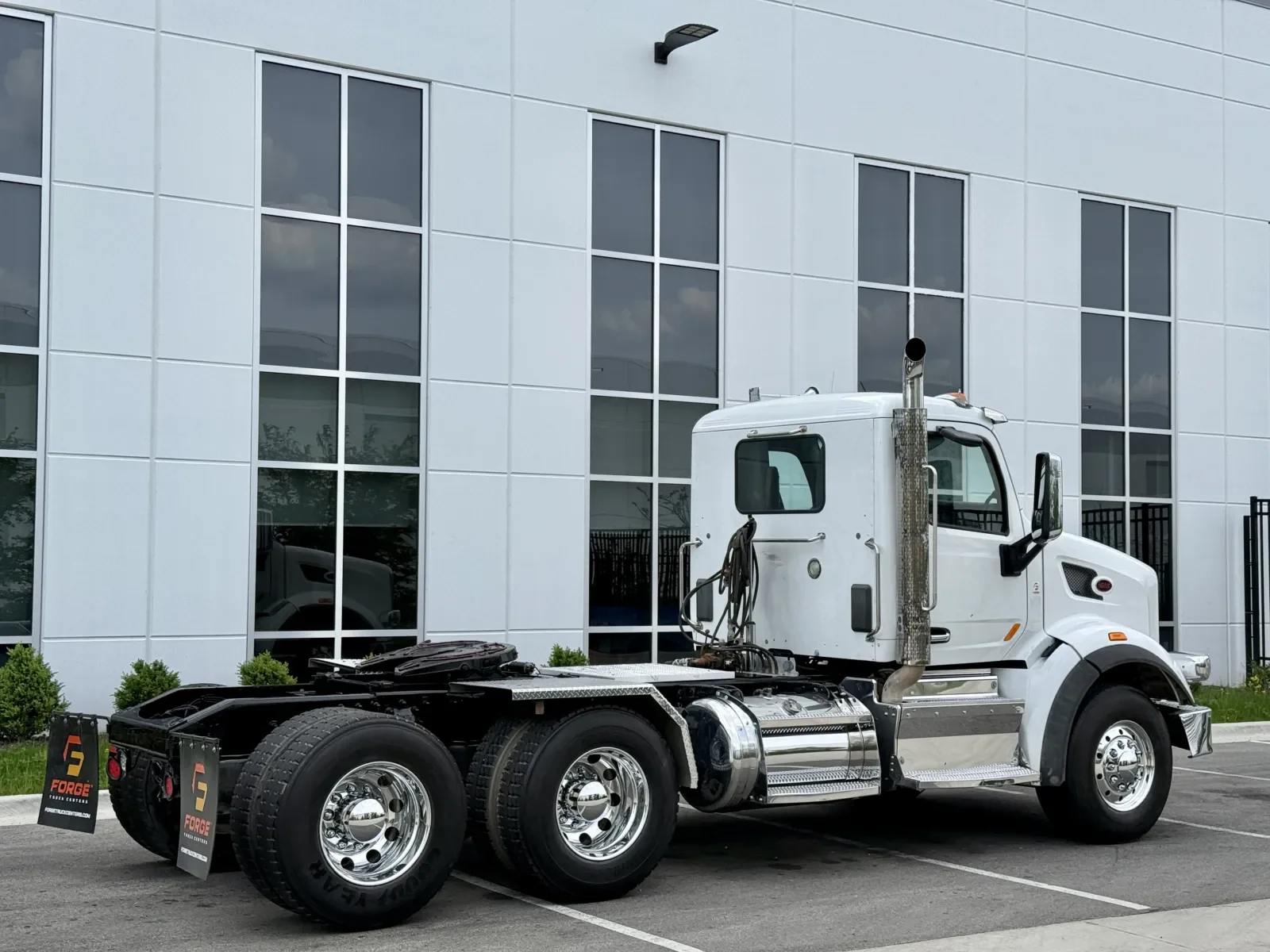 2016 Peterbilt 567 in New Lenox, IL — photo 5