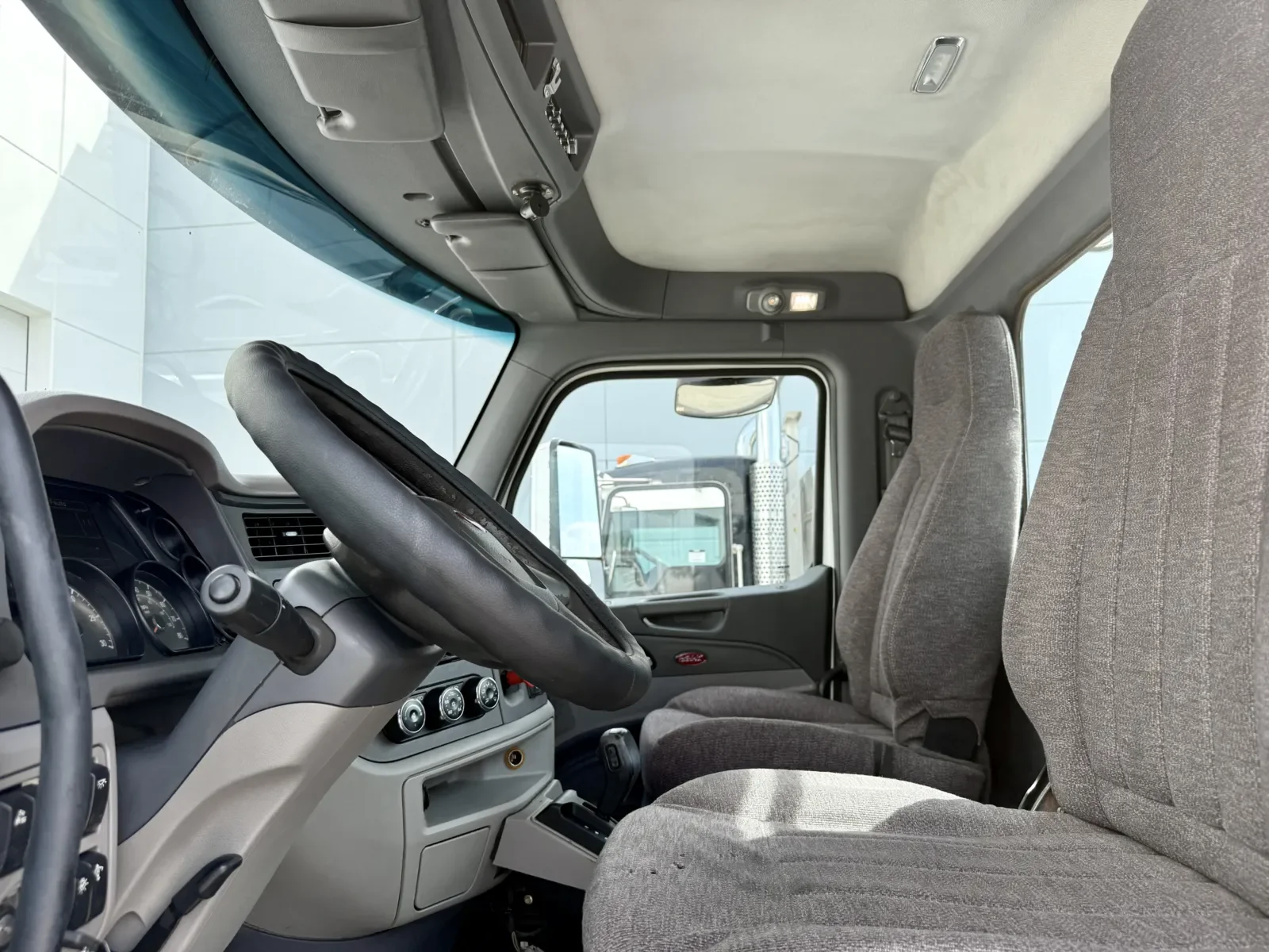 2016 Peterbilt 567 in New Lenox, IL — photo 14