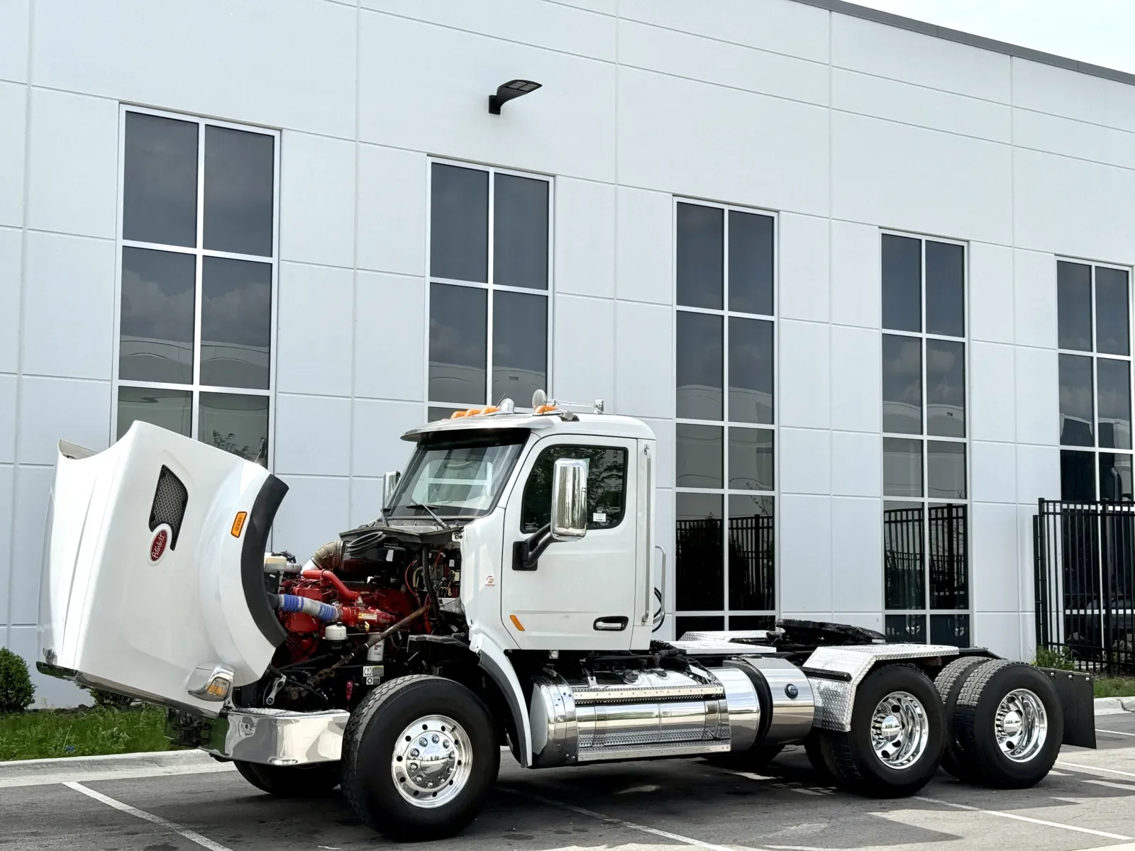 2016 Peterbilt 567 in New Lenox, IL — photo 10