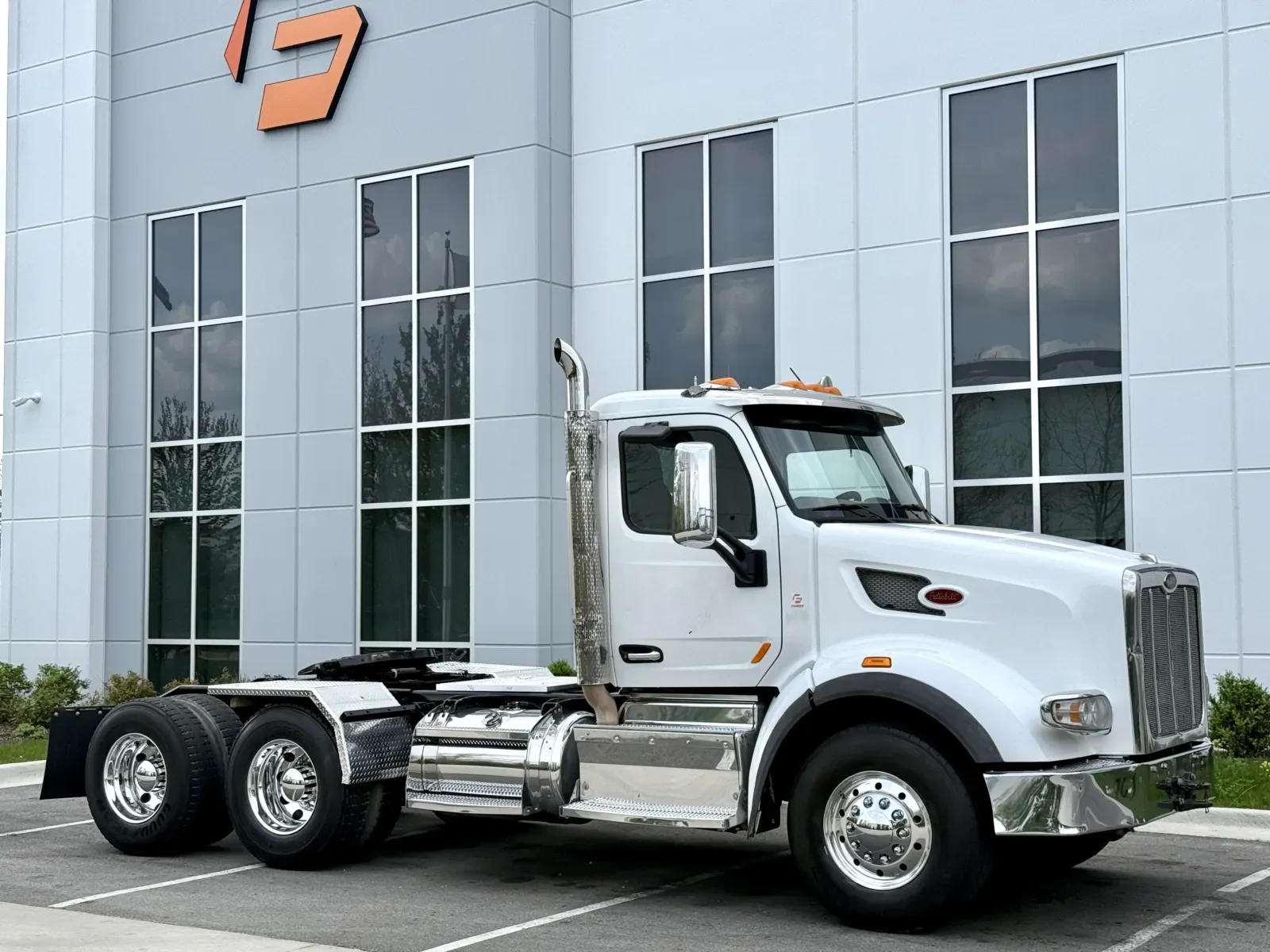 2016 Peterbilt 567 in New Lenox, IL — photo 2