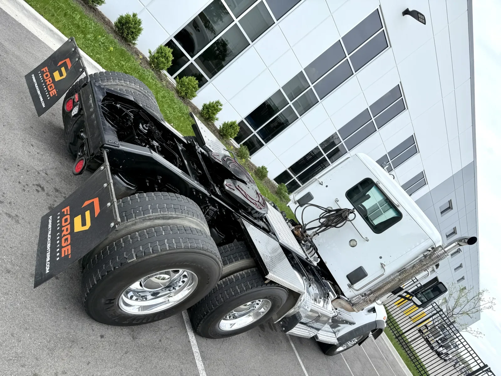 2016 Peterbilt 567 in New Lenox, IL — photo 11