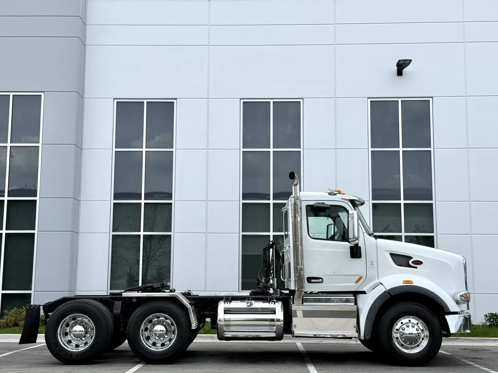 2016 Peterbilt 567 in New Lenox, IL — photo 3