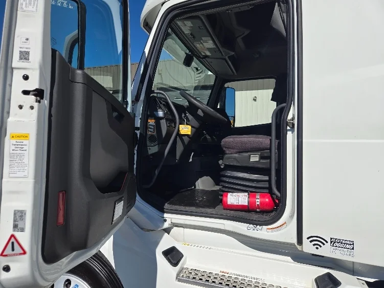 2022 Volvo VNL 760 - image 9