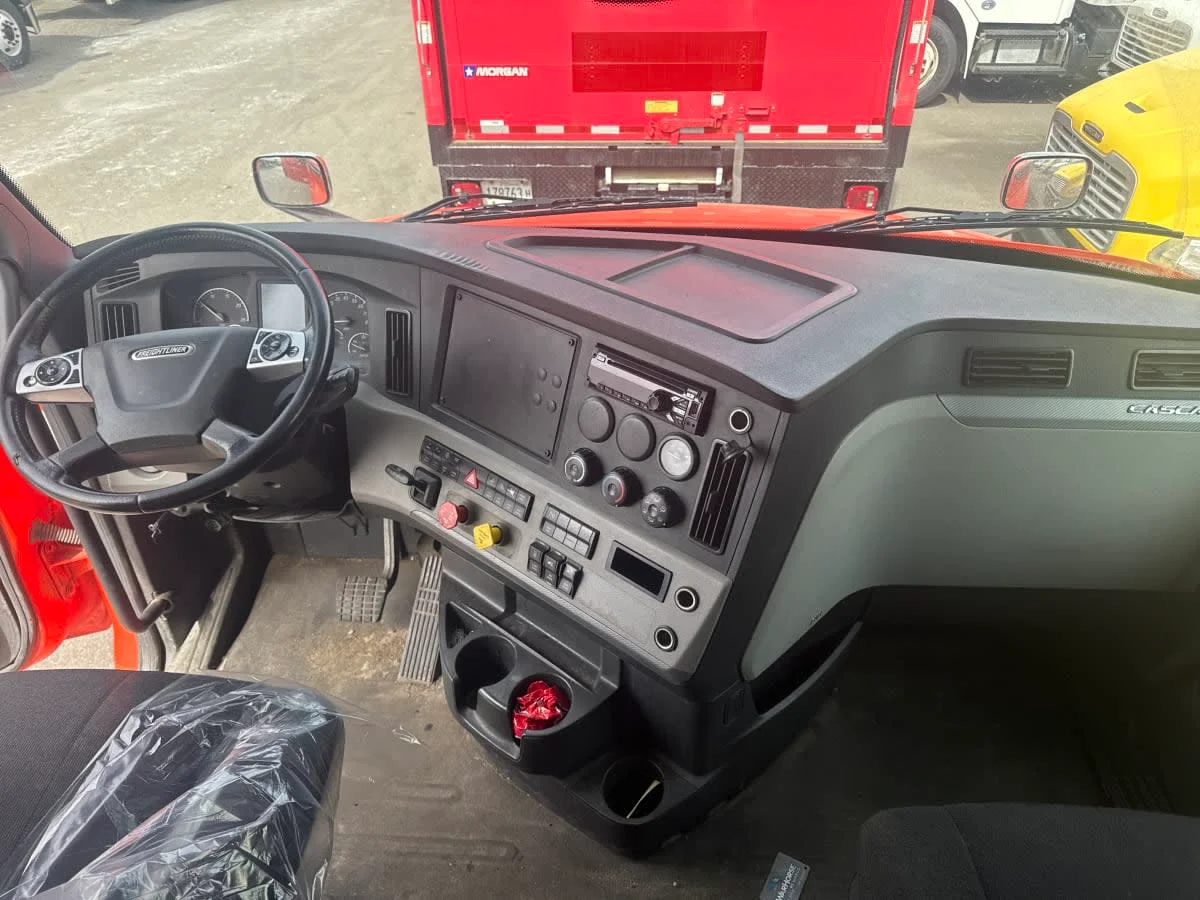 2020 Freightliner Cascadia in Bolingbrook, IL — photo 7