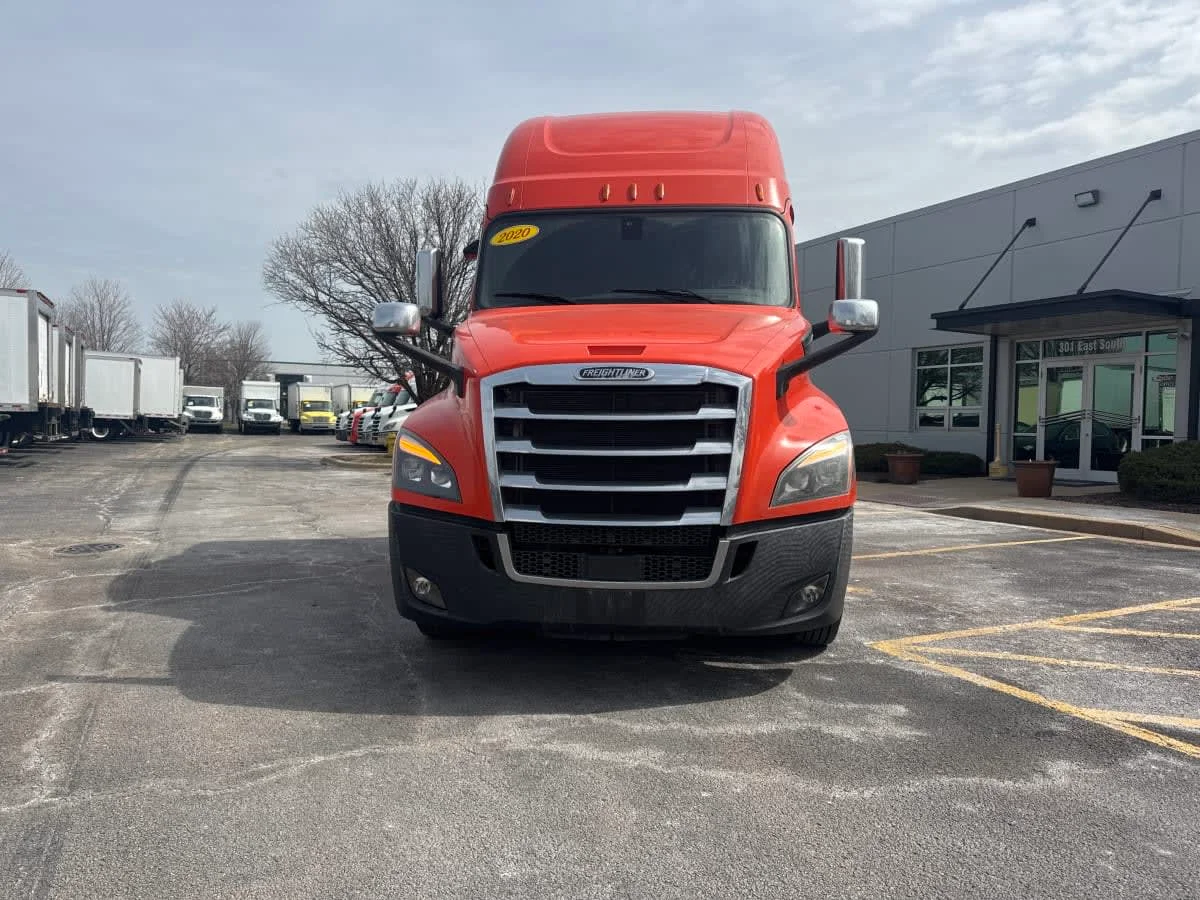 2020 Freightliner Cascadia in Bolingbrook, IL — photo 2