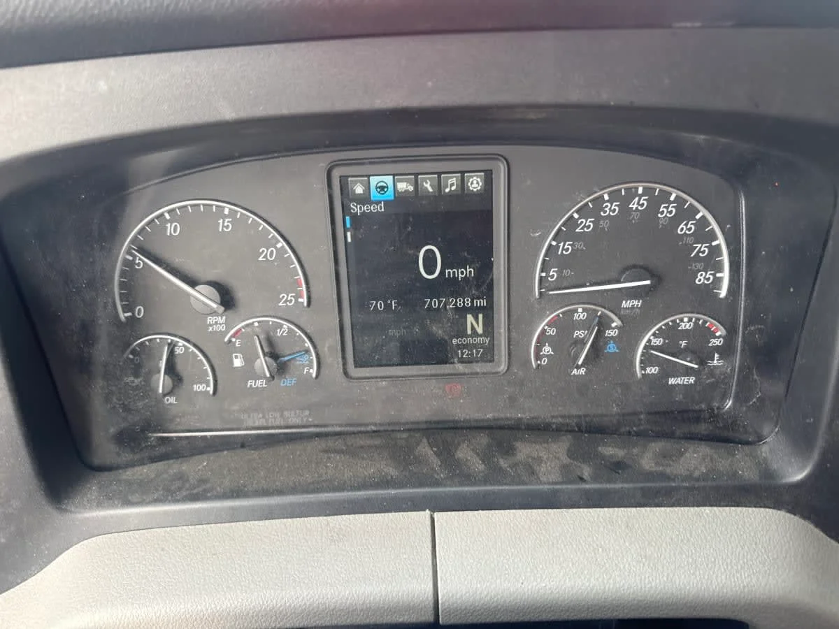 2020 Freightliner Cascadia in Bolingbrook, IL — photo 10