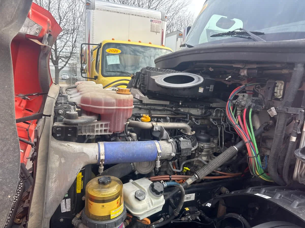 2020 Freightliner Cascadia in Bolingbrook, IL — photo 9