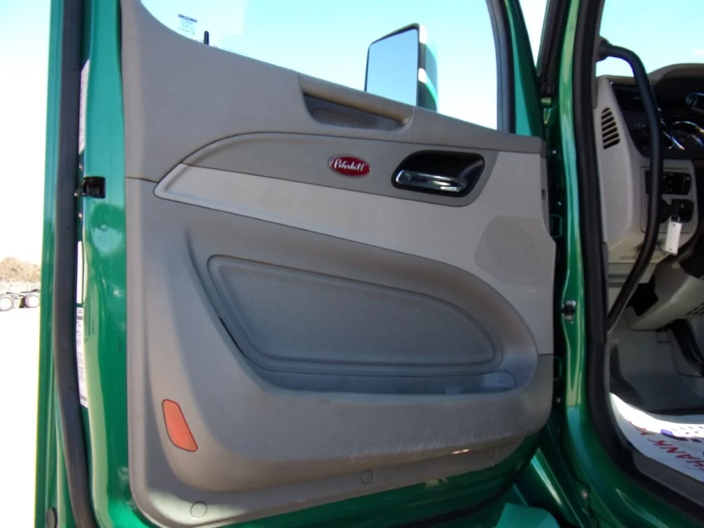 2020 Peterbilt 579 - image 11