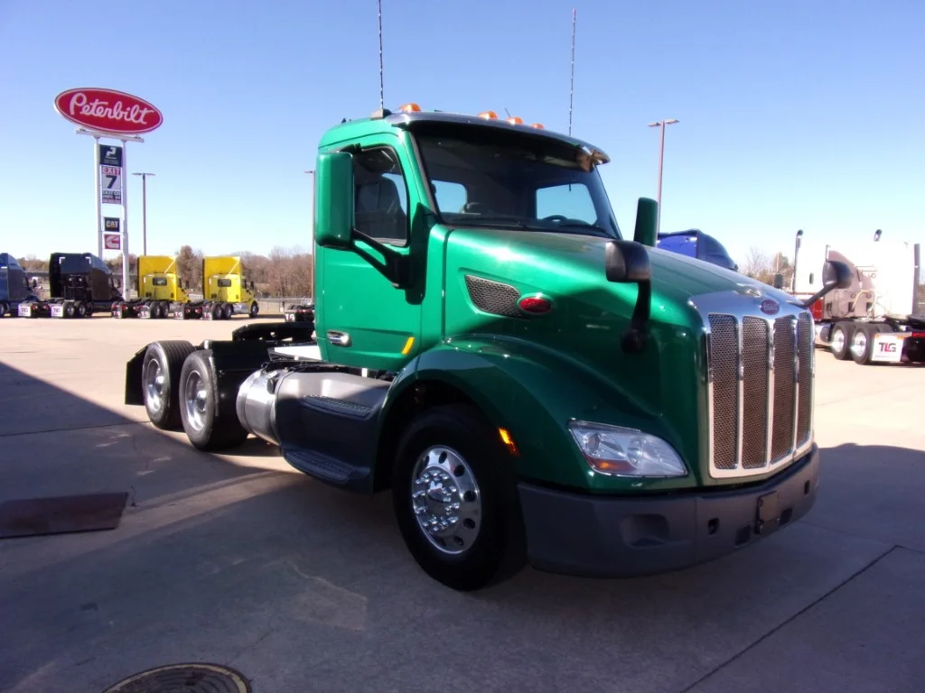 2020 Peterbilt 579 - image 3
