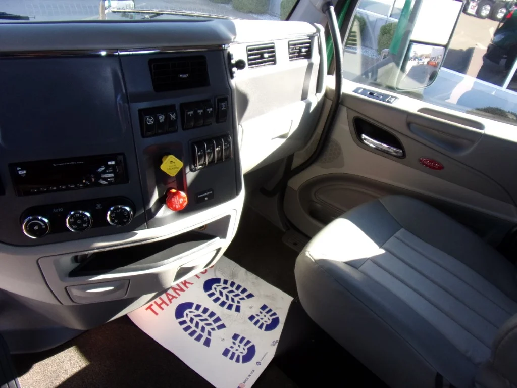 2020 Peterbilt 579 - image 13