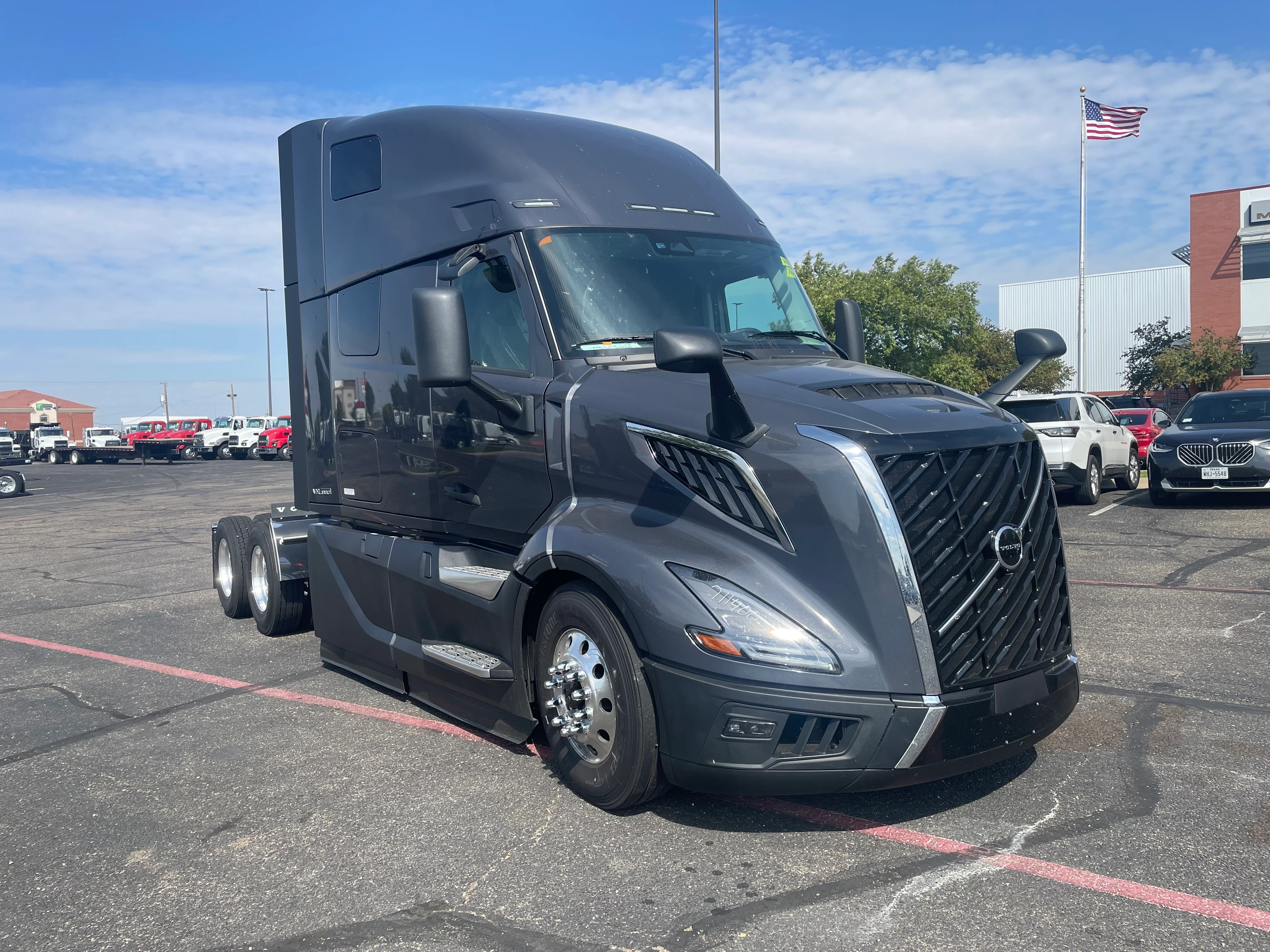 2026 Volvo VNL 660 in Amarillo, TX — photo 3