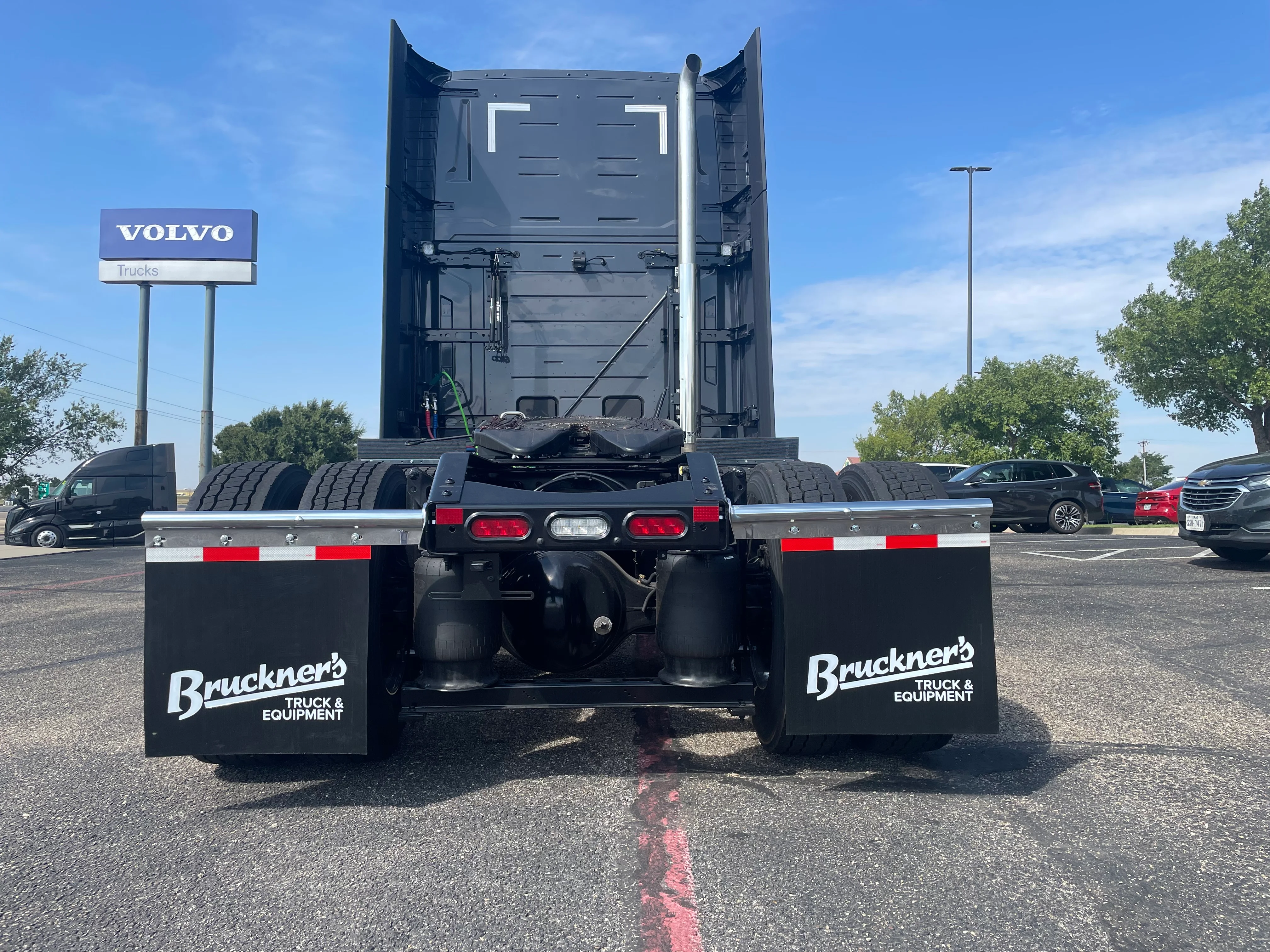 2026 Volvo VNL 660 in Amarillo, TX — photo 10