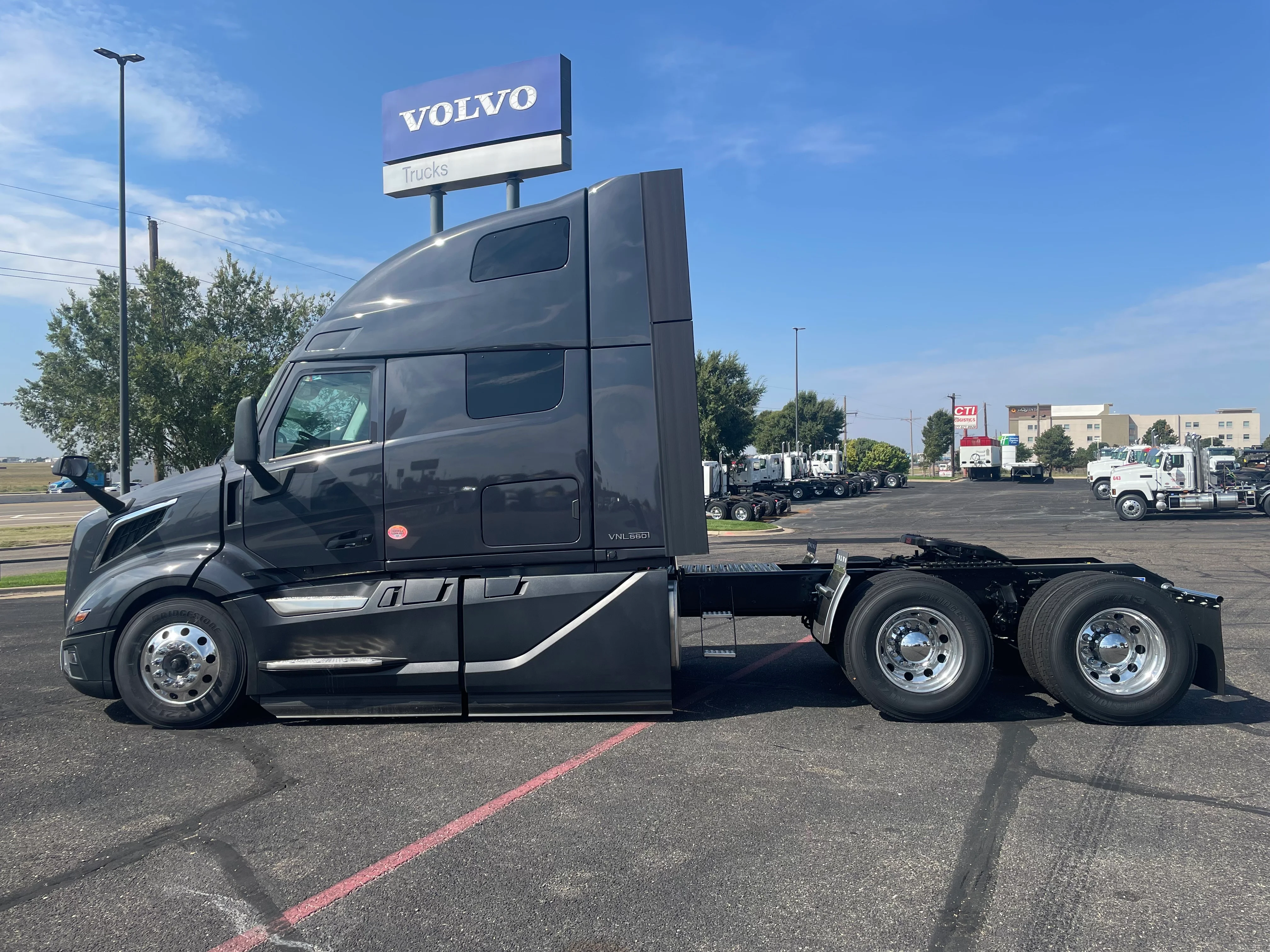 2026 Volvo VNL 660 in Amarillo, TX — photo 5
