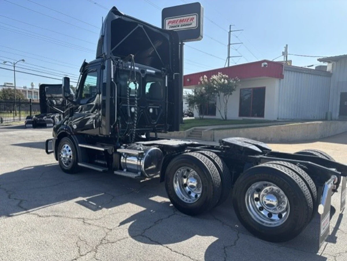 2023 Freightliner Cascadia — photo 5