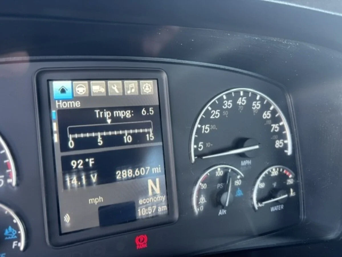 2023 Freightliner Cascadia — photo 20