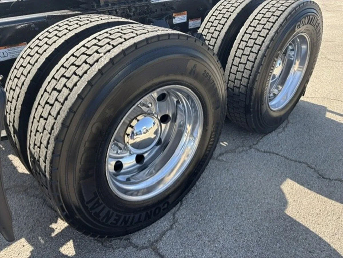 2023 Freightliner Cascadia — photo 16
