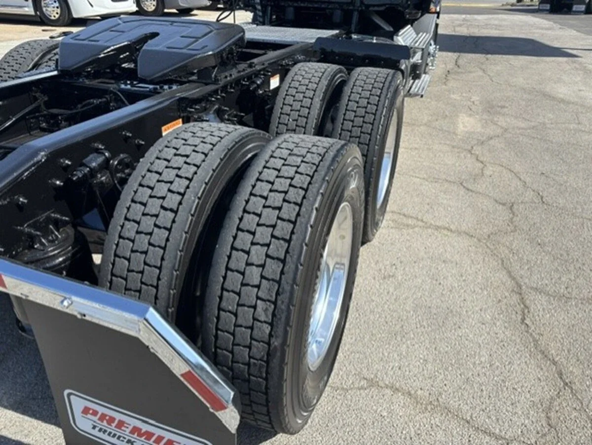 2023 Freightliner Cascadia — photo 15