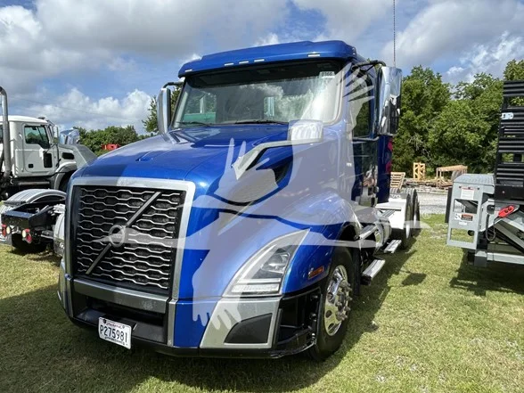 2020 Volvo VNL 300 - image 3
