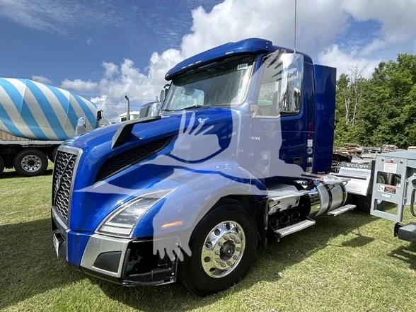 2020 Volvo VNL 300 - image 4