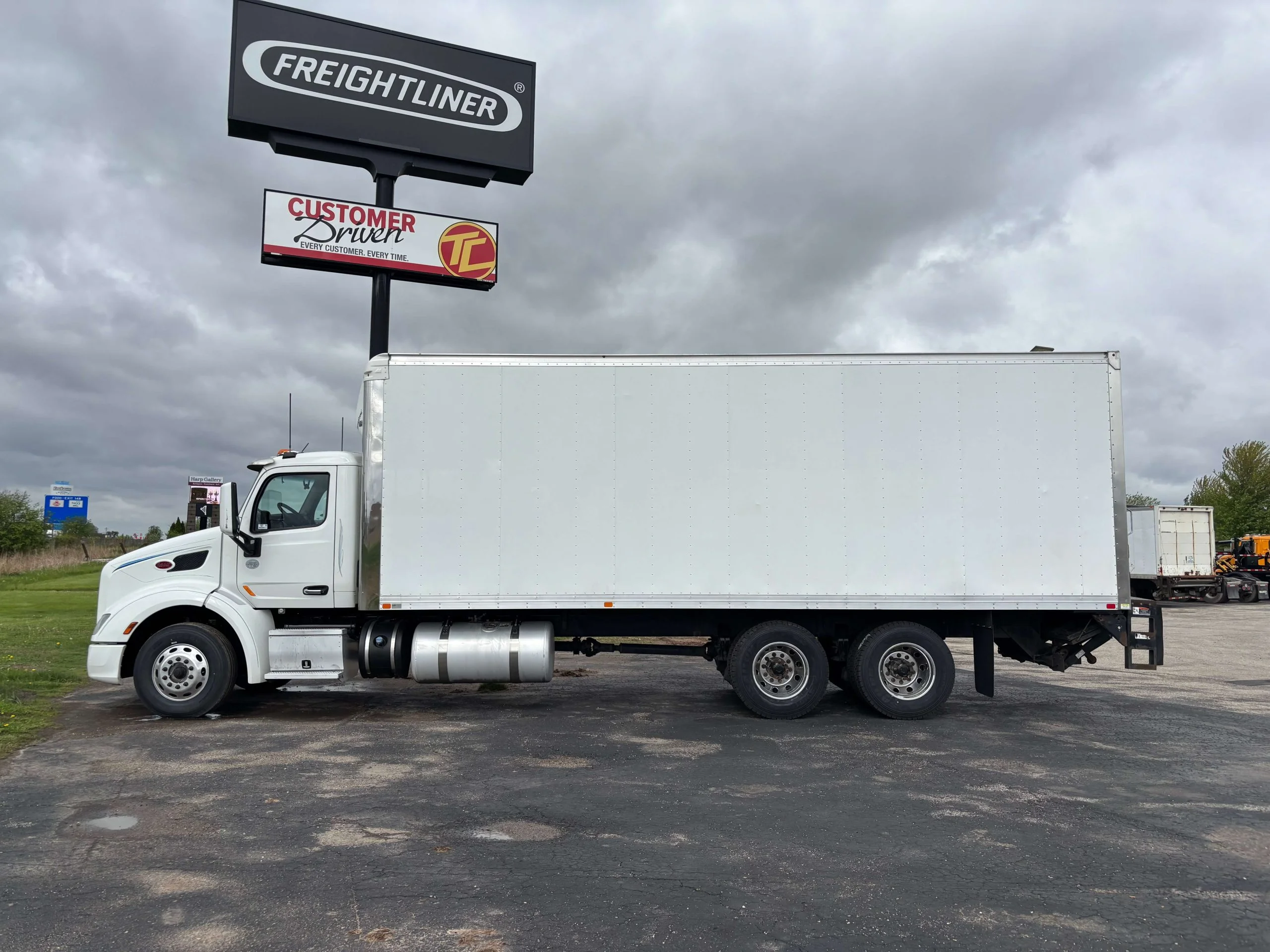 2019 Peterbilt 579 in Madison, WI — photo 5
