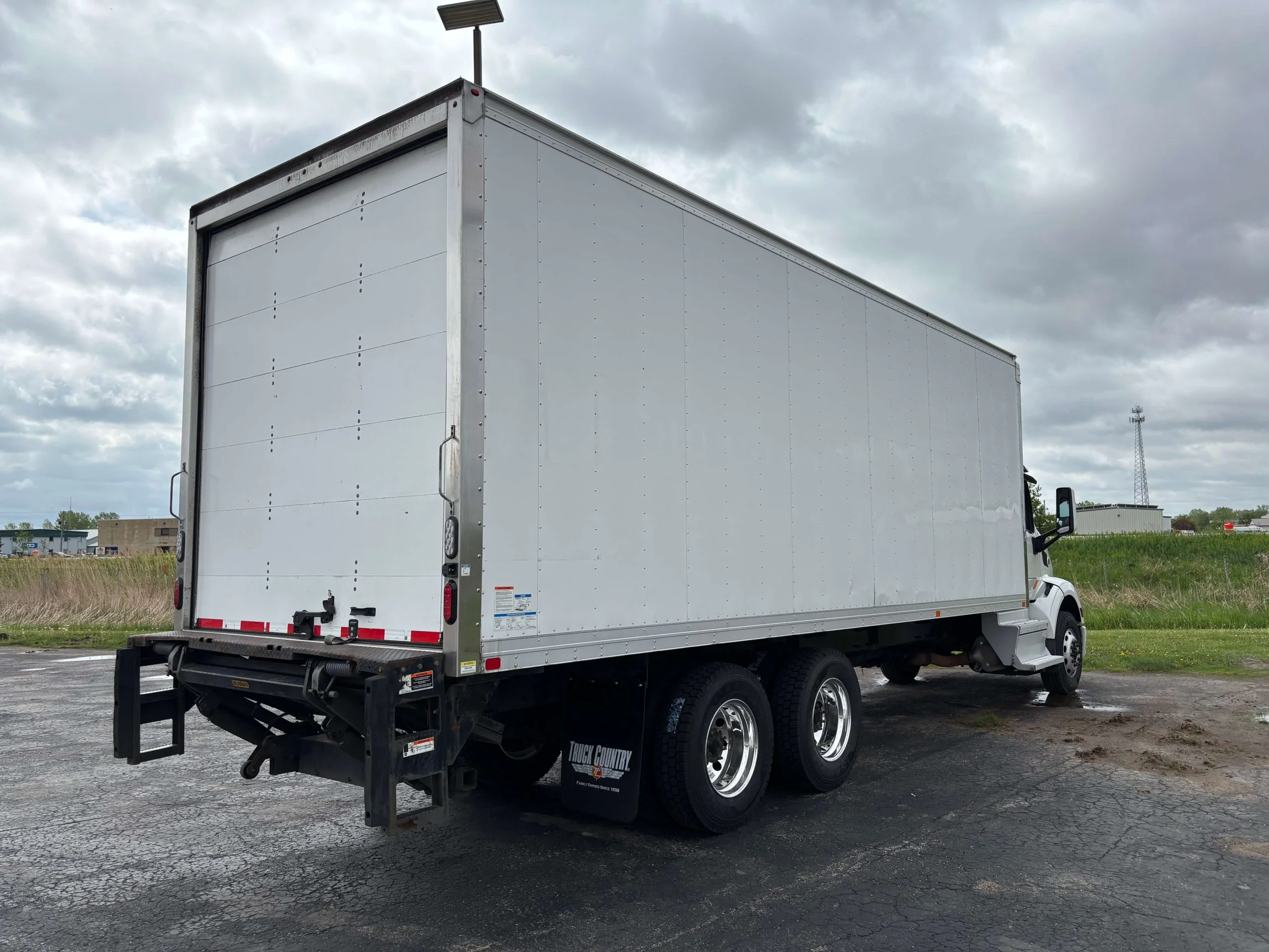 2019 Peterbilt 579 in Madison, WI — photo 6