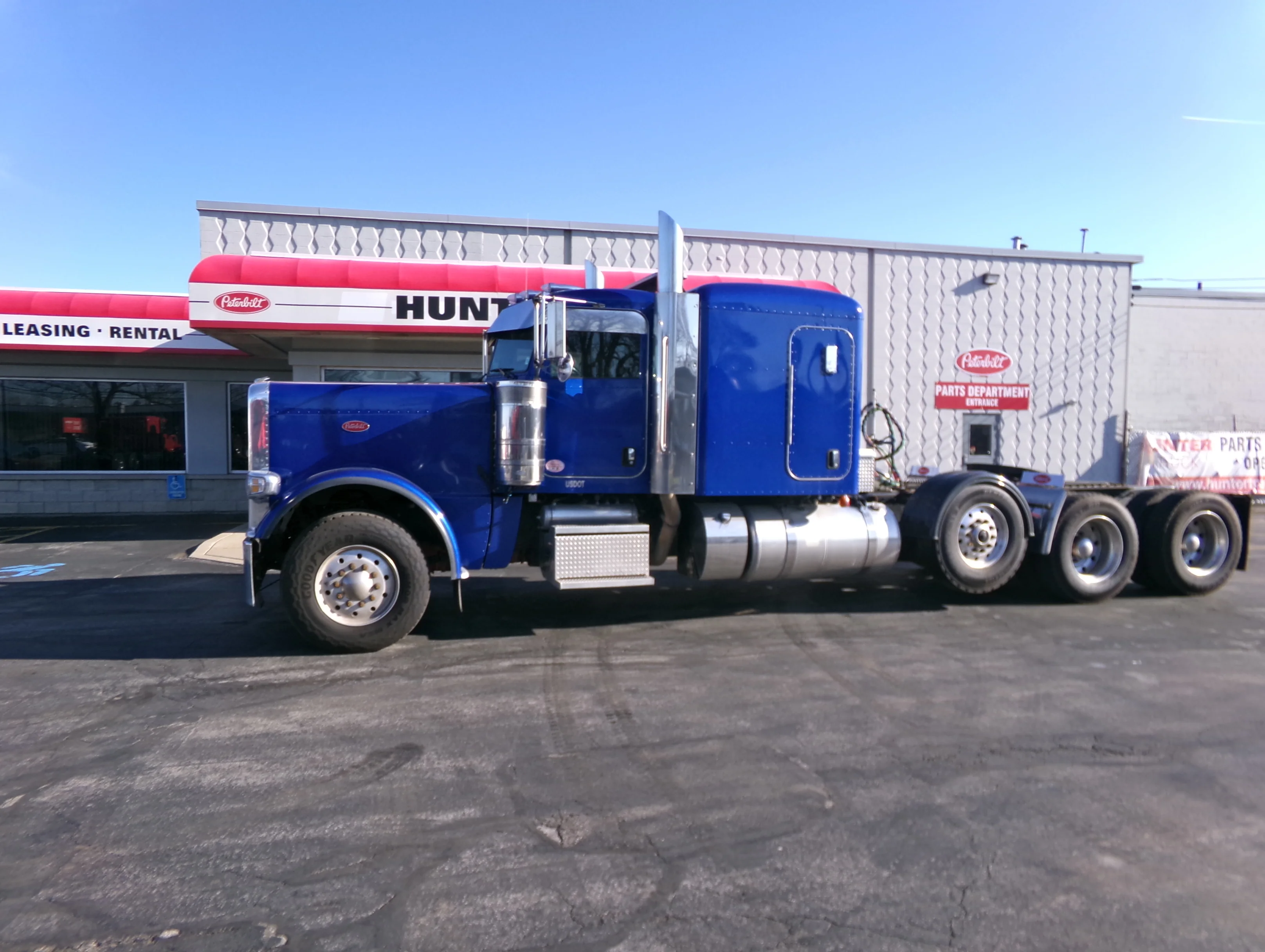 2024 Peterbilt 389 in Buffalo, NY — photo 4
