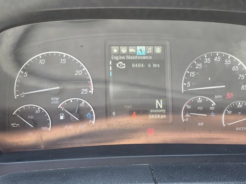 2023 Freightliner Cascadia in Fresno, CA — photo 13