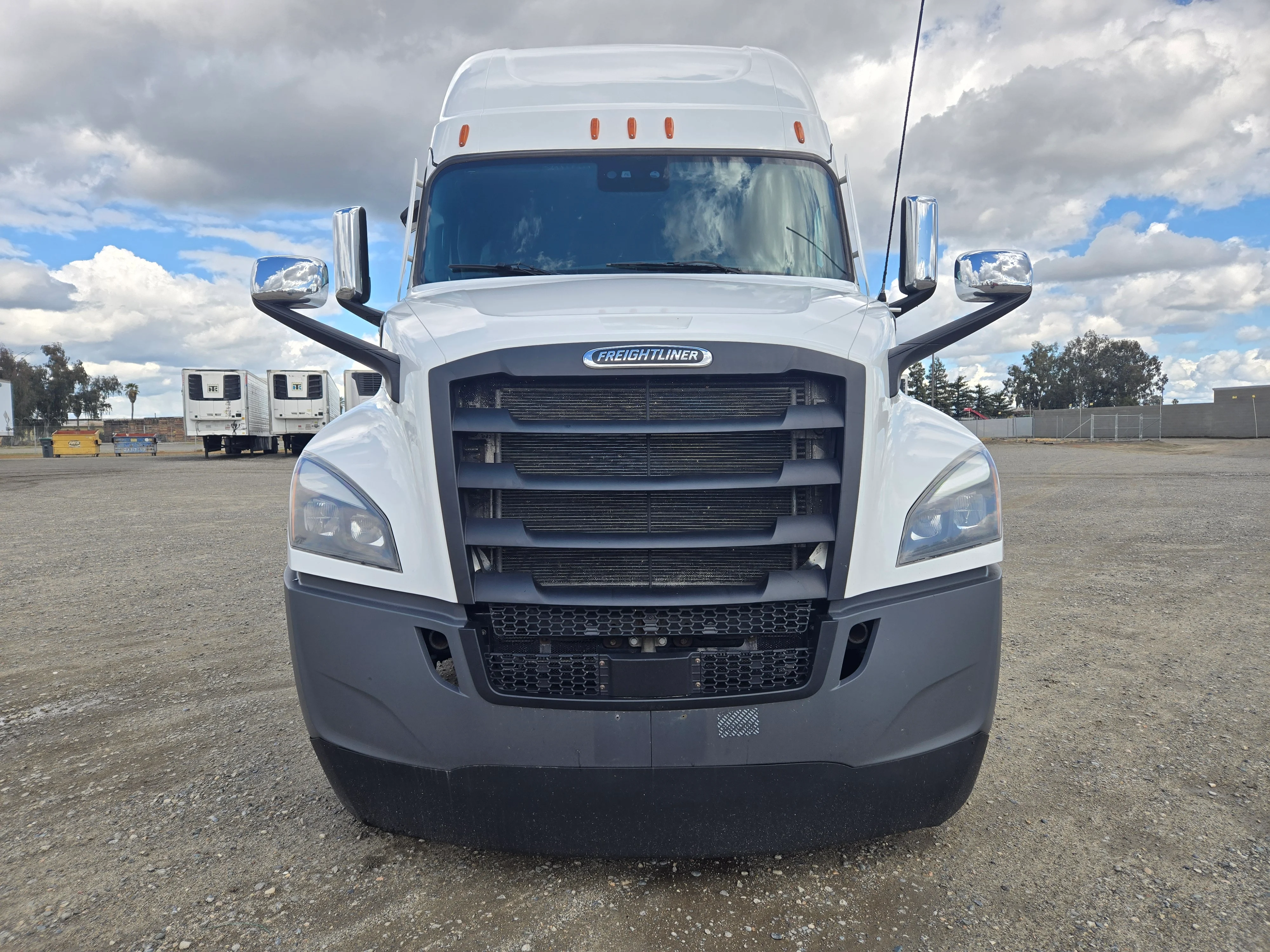 2023 Freightliner Cascadia in Fresno, CA — photo 2