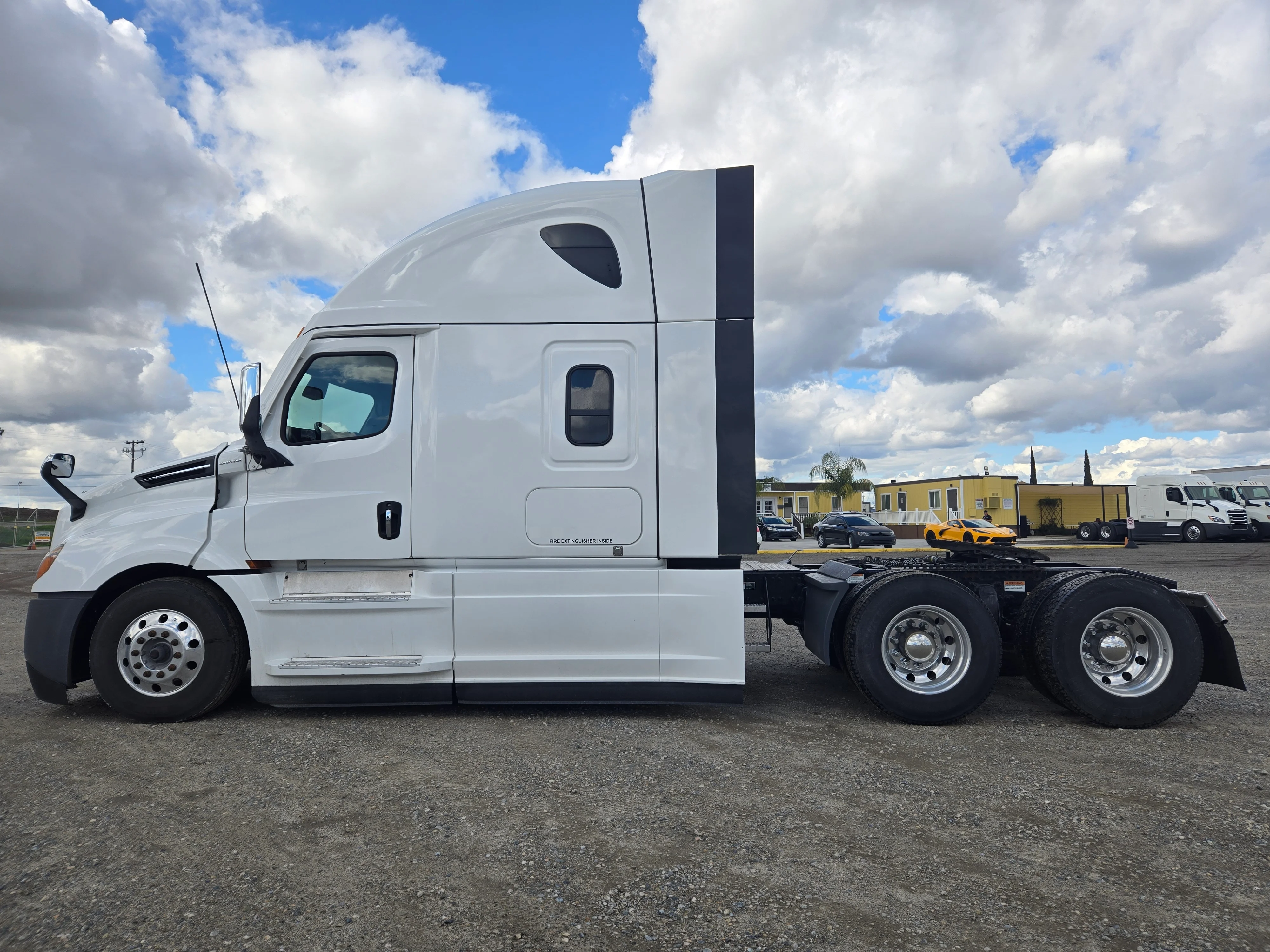 2023 Freightliner Cascadia in Fresno, CA — photo 8
