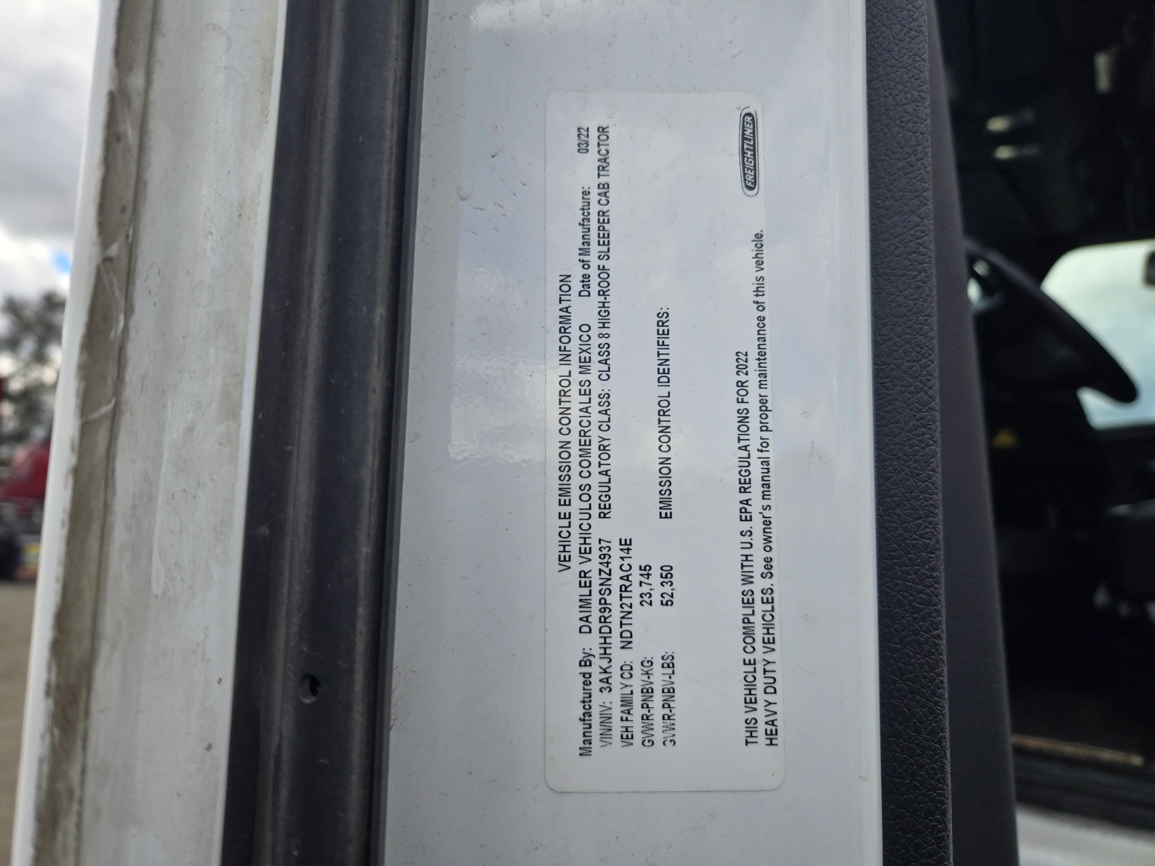 2023 Freightliner Cascadia in Fresno, CA — photo 17