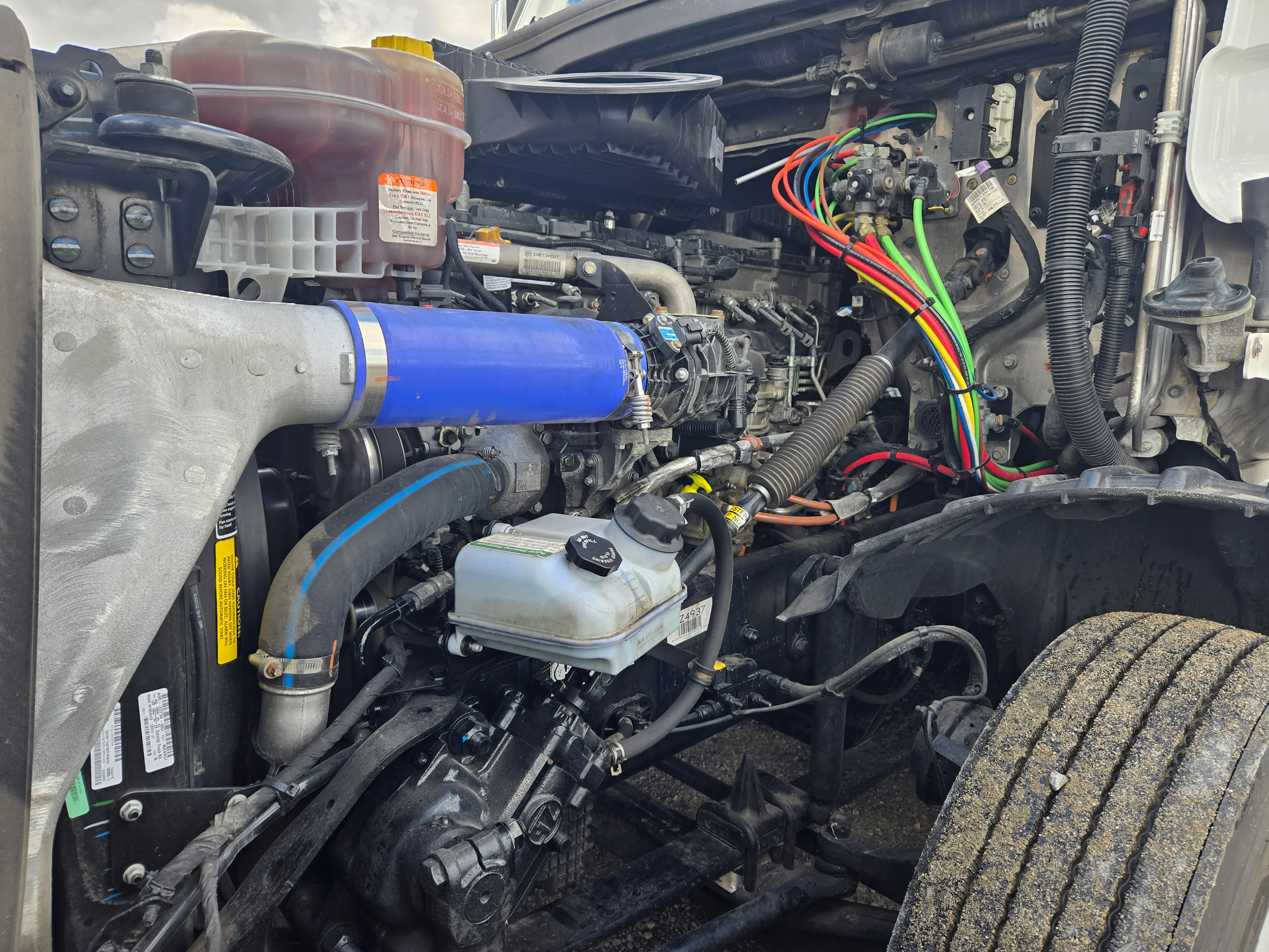 2023 Freightliner Cascadia in Fresno, CA — photo 14