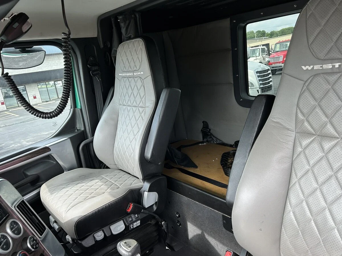 2023 Western Star 49X — photo 10