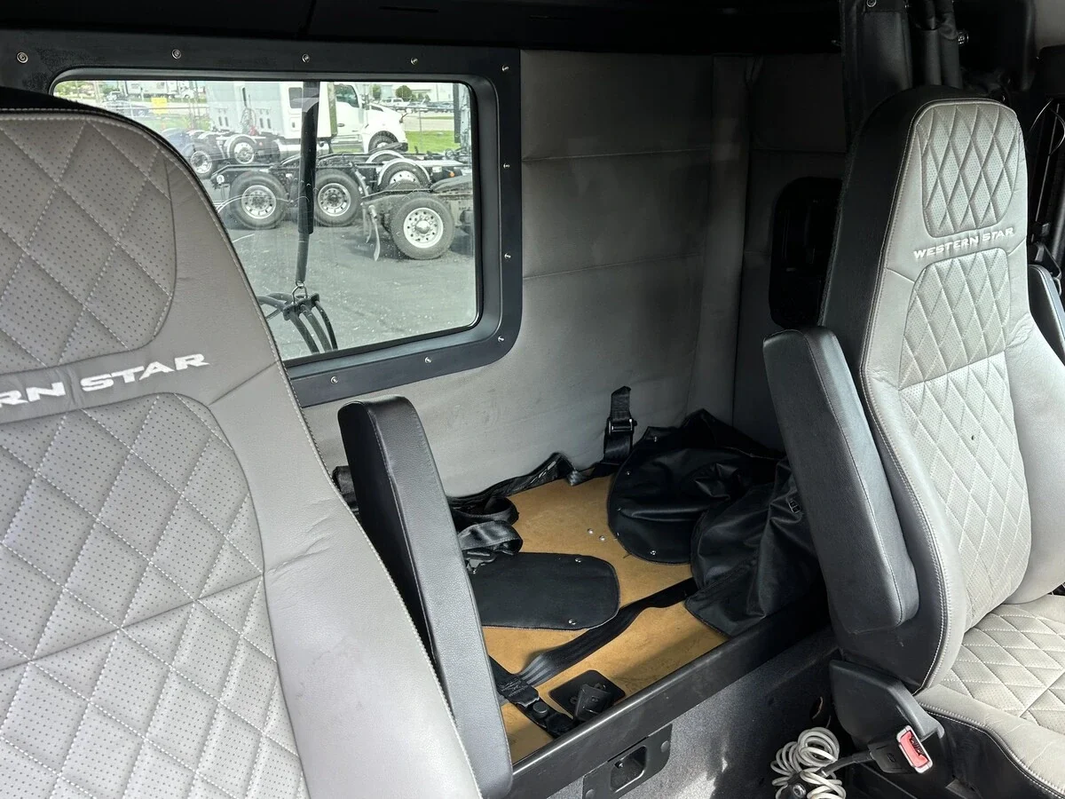 2023 Western Star 49X — photo 9