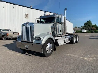 2022 Kenworth W900