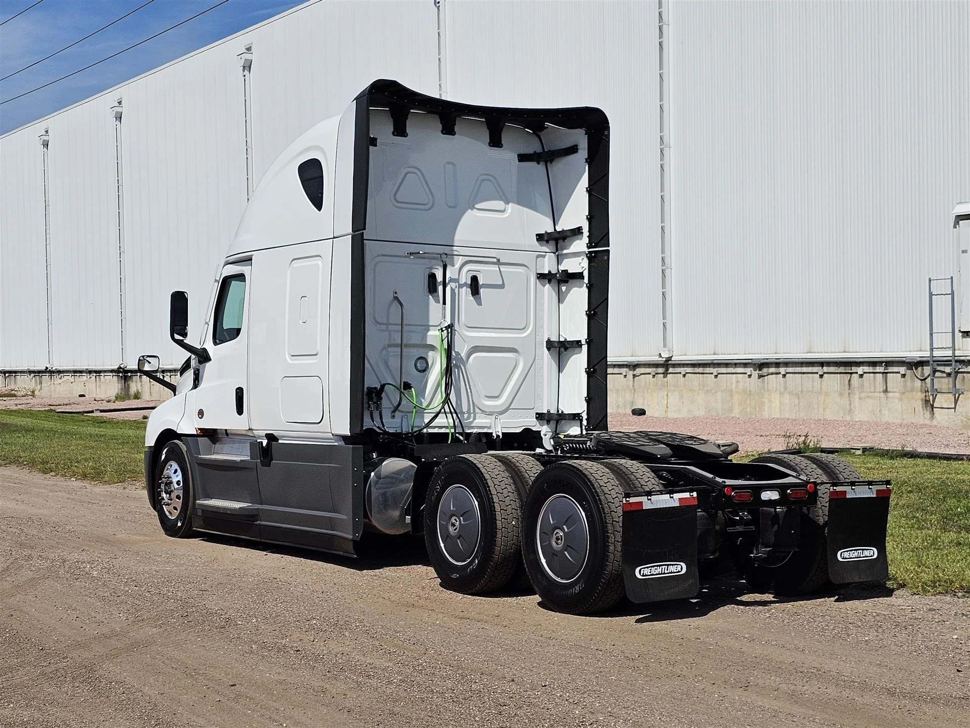 2026 Freightliner Cascadia in Sioux City, IA — photo 2