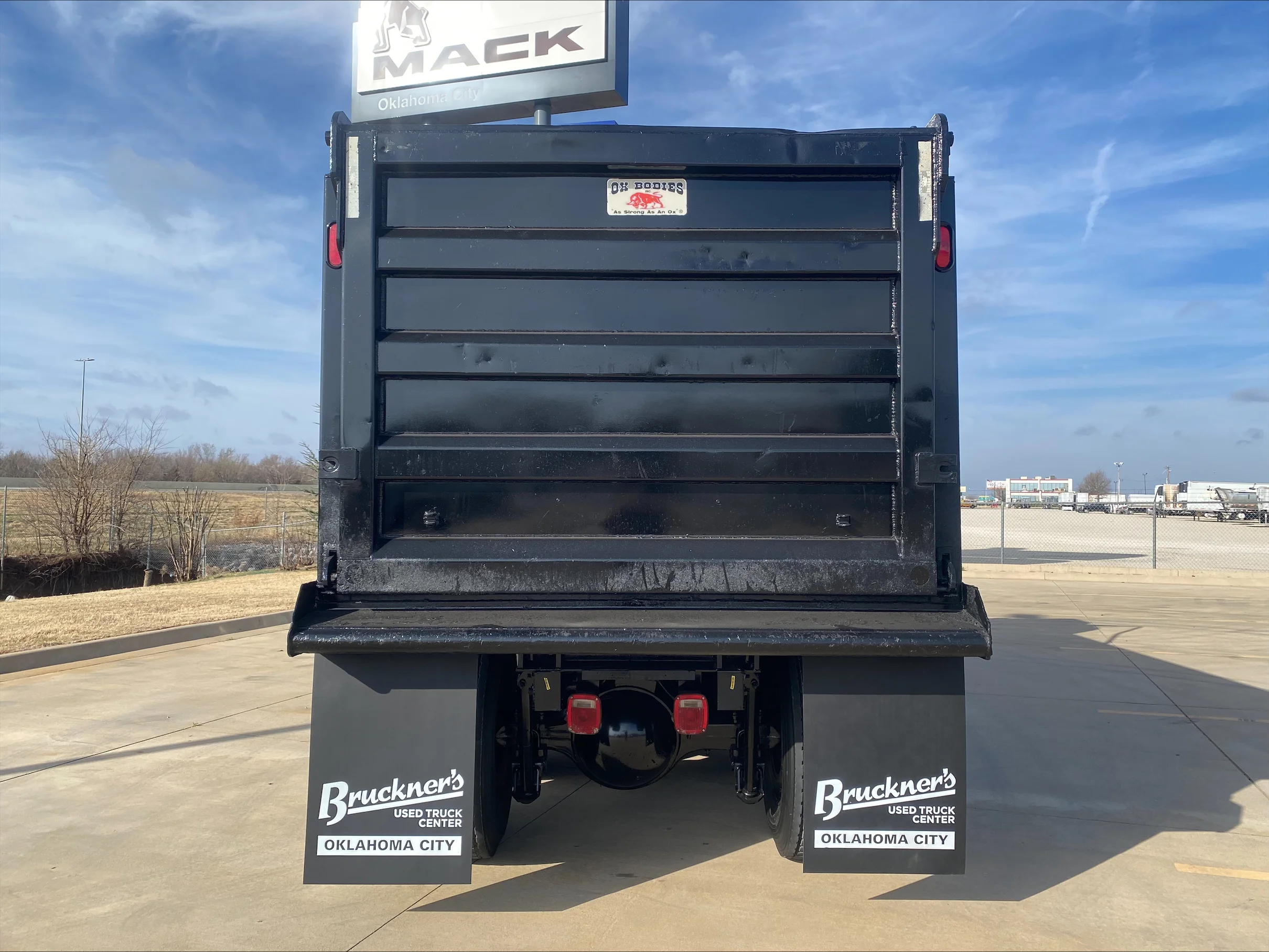 2023 Volvo VHD 300 in Tulsa, OK — photo 6