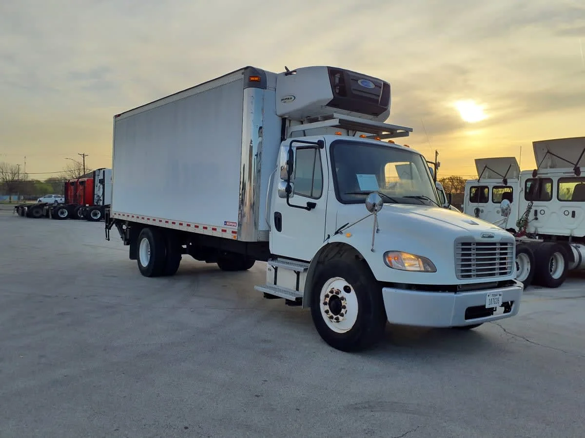 2018 Freightliner M2 106 - image 3