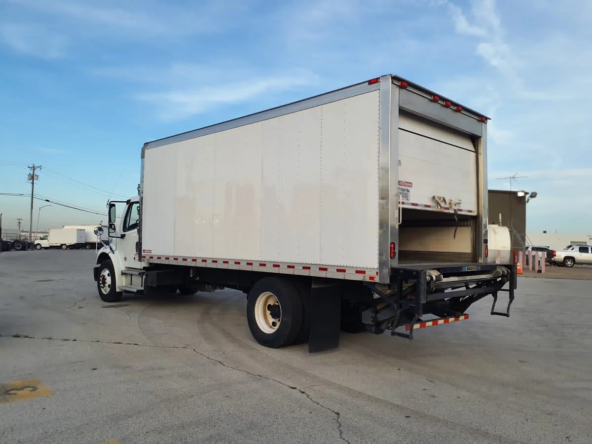 2018 Freightliner M2 106 - image 6