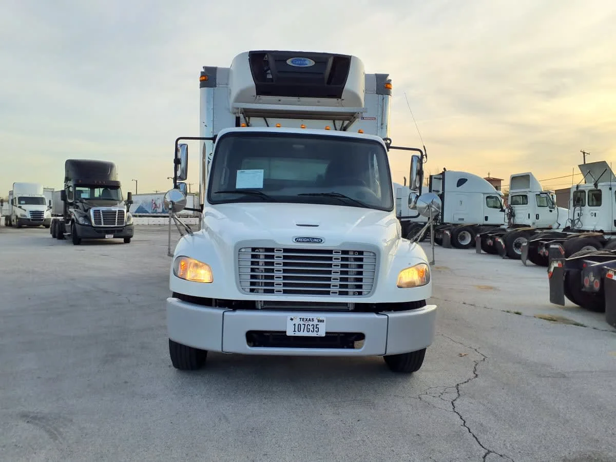 2018 Freightliner M2 106 - image 2