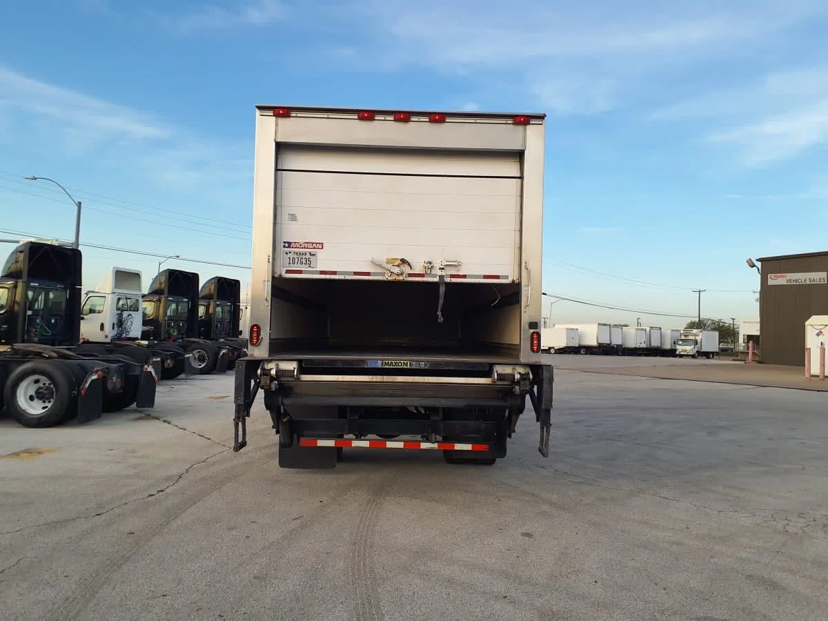 2018 Freightliner M2 106 - image 5