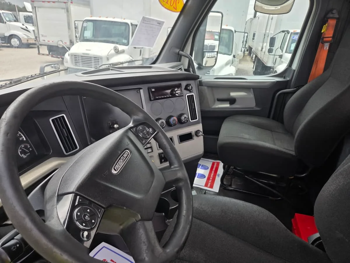 2019 Freightliner Cascadia in St. Rose, LA — photo 7