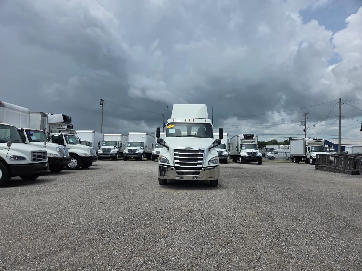 2019 Freightliner Cascadia in St. Rose, LA — photo 2
