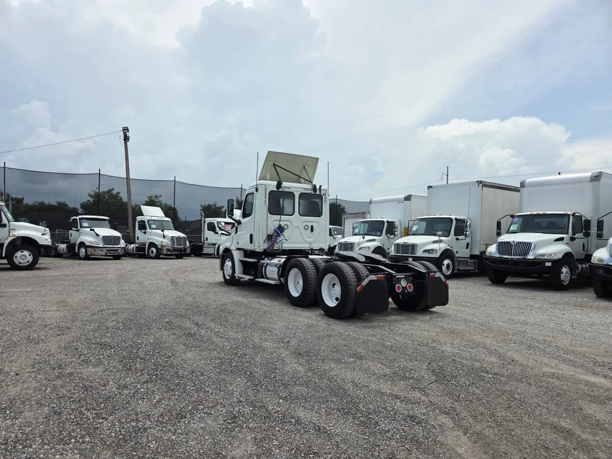2019 Freightliner Cascadia in St. Rose, LA — photo 6