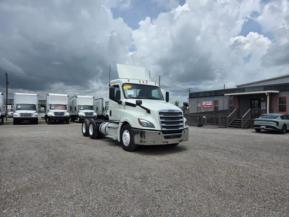 2019 Freightliner Cascadia in St. Rose, LA — photo 3