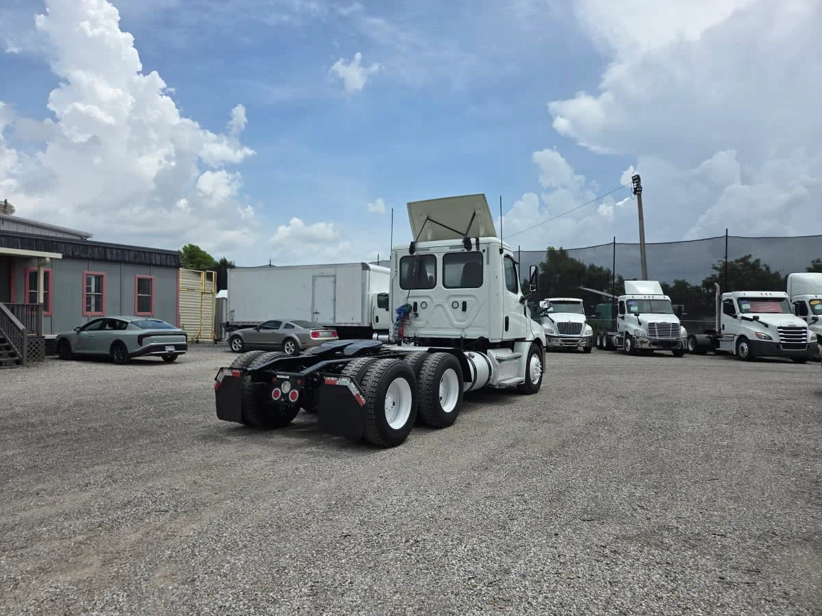 2019 Freightliner Cascadia in St. Rose, LA — photo 4