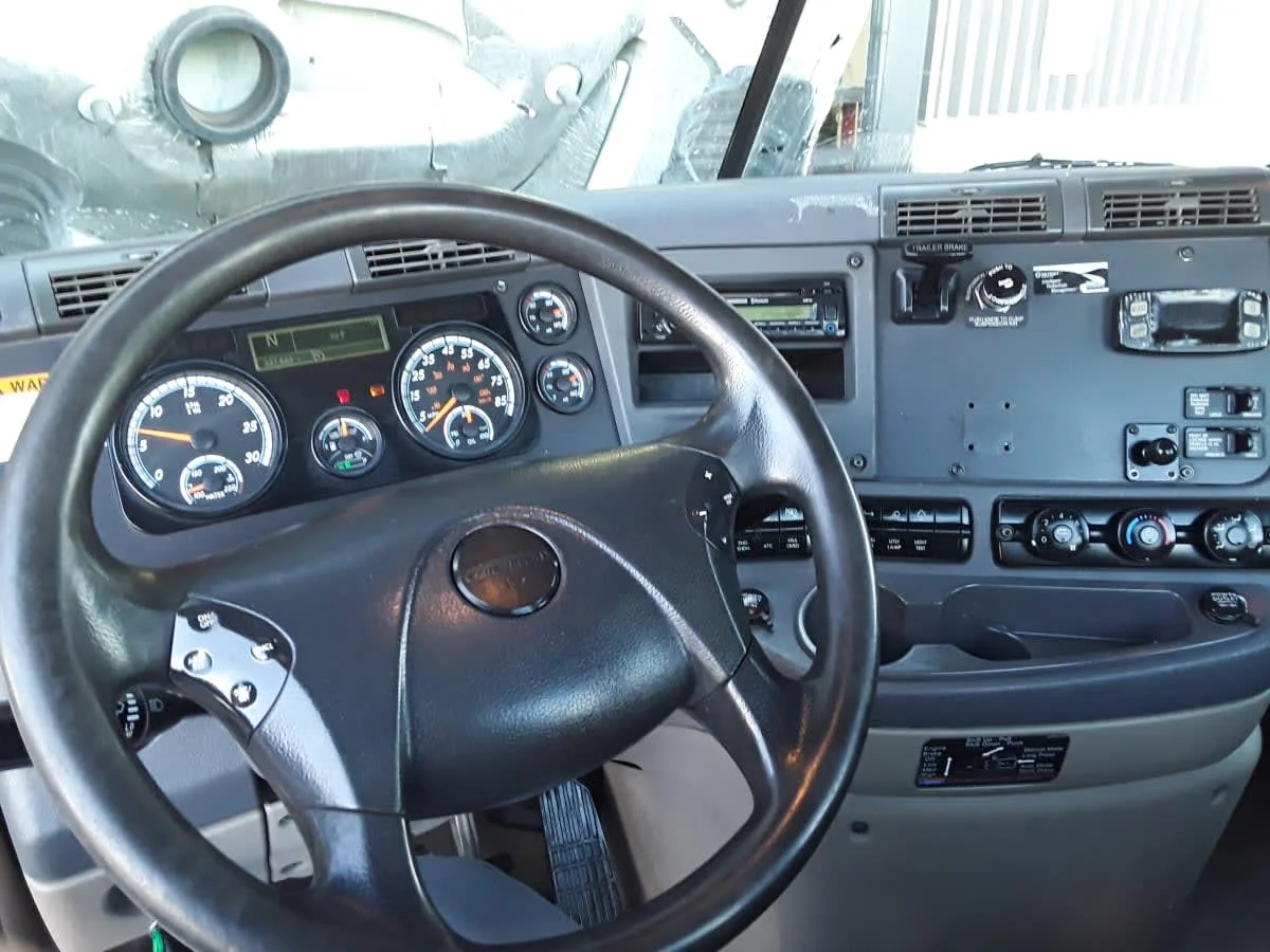 2019 Freightliner Cascadia in Kansas City, MO — photo 7