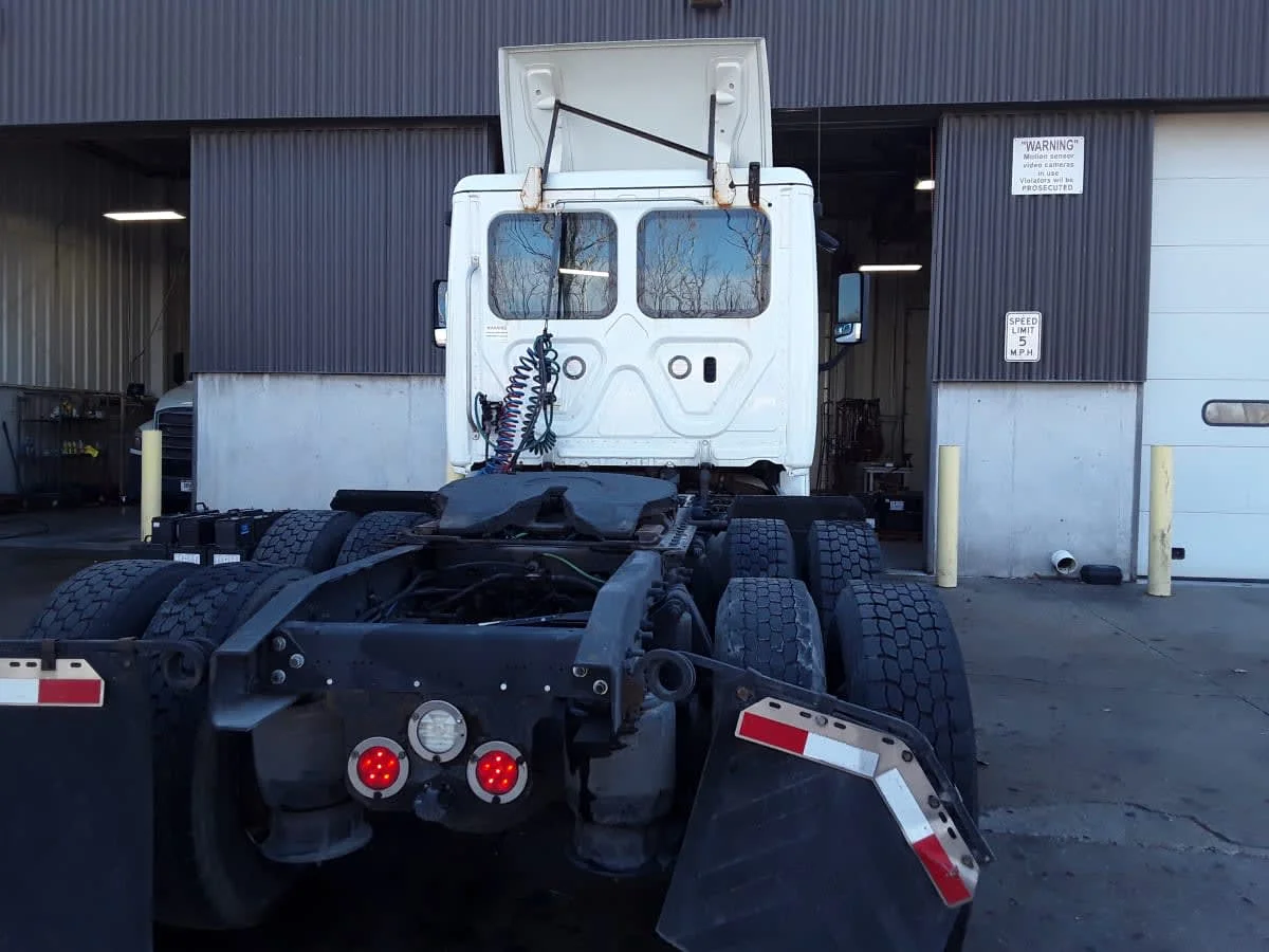 2019 Freightliner Cascadia in Kansas City, MO — photo 5