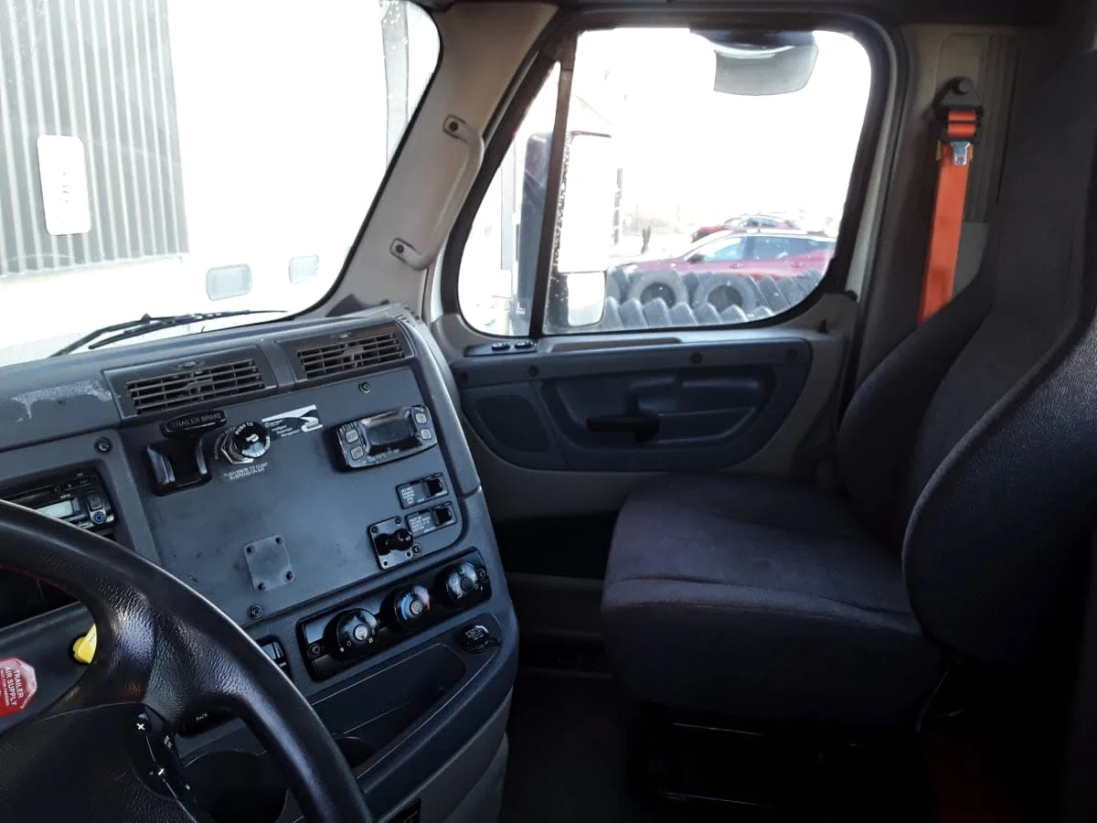 2019 Freightliner Cascadia in Kansas City, MO — photo 8