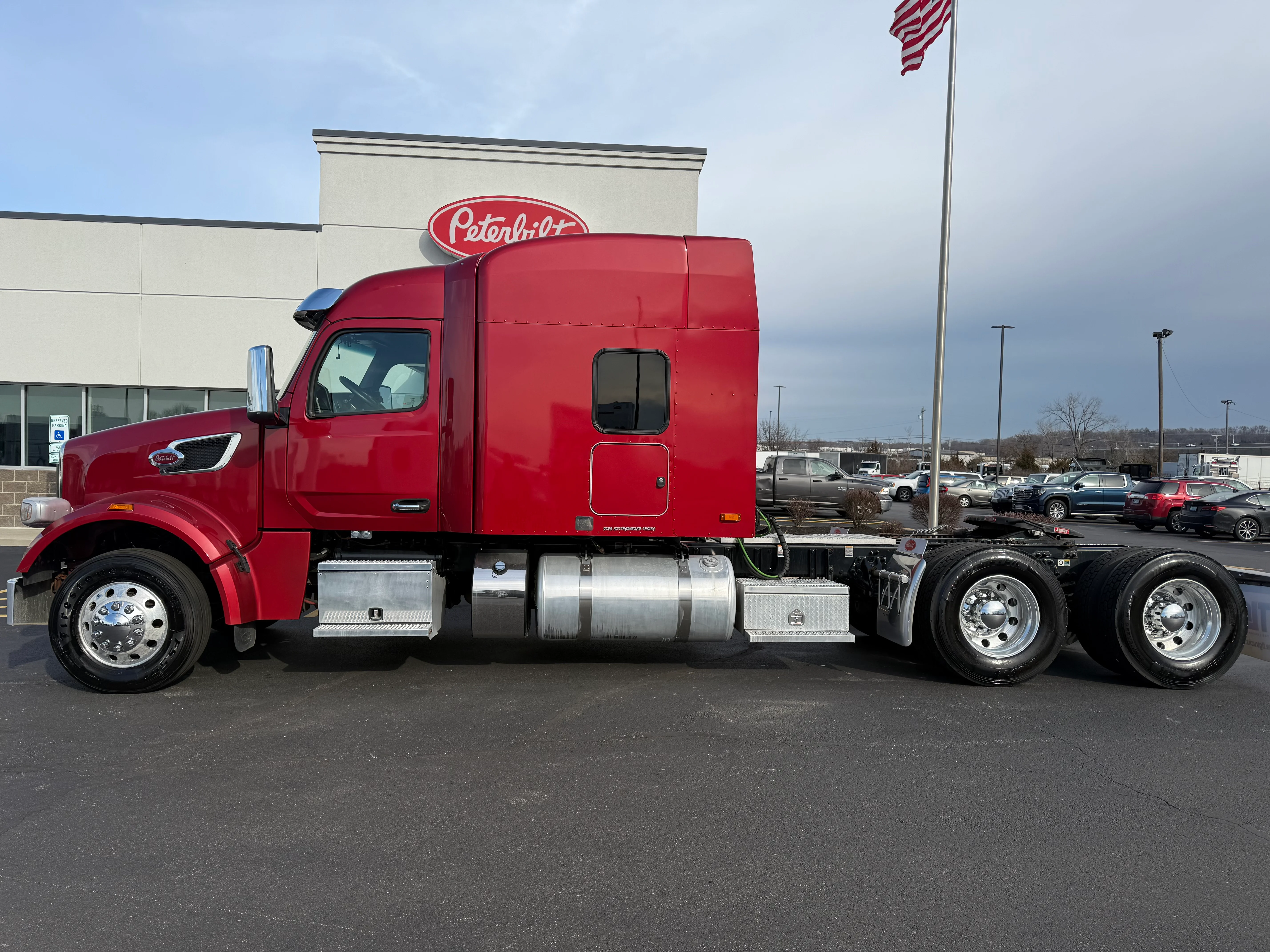 2023 Peterbilt 567 - image 2