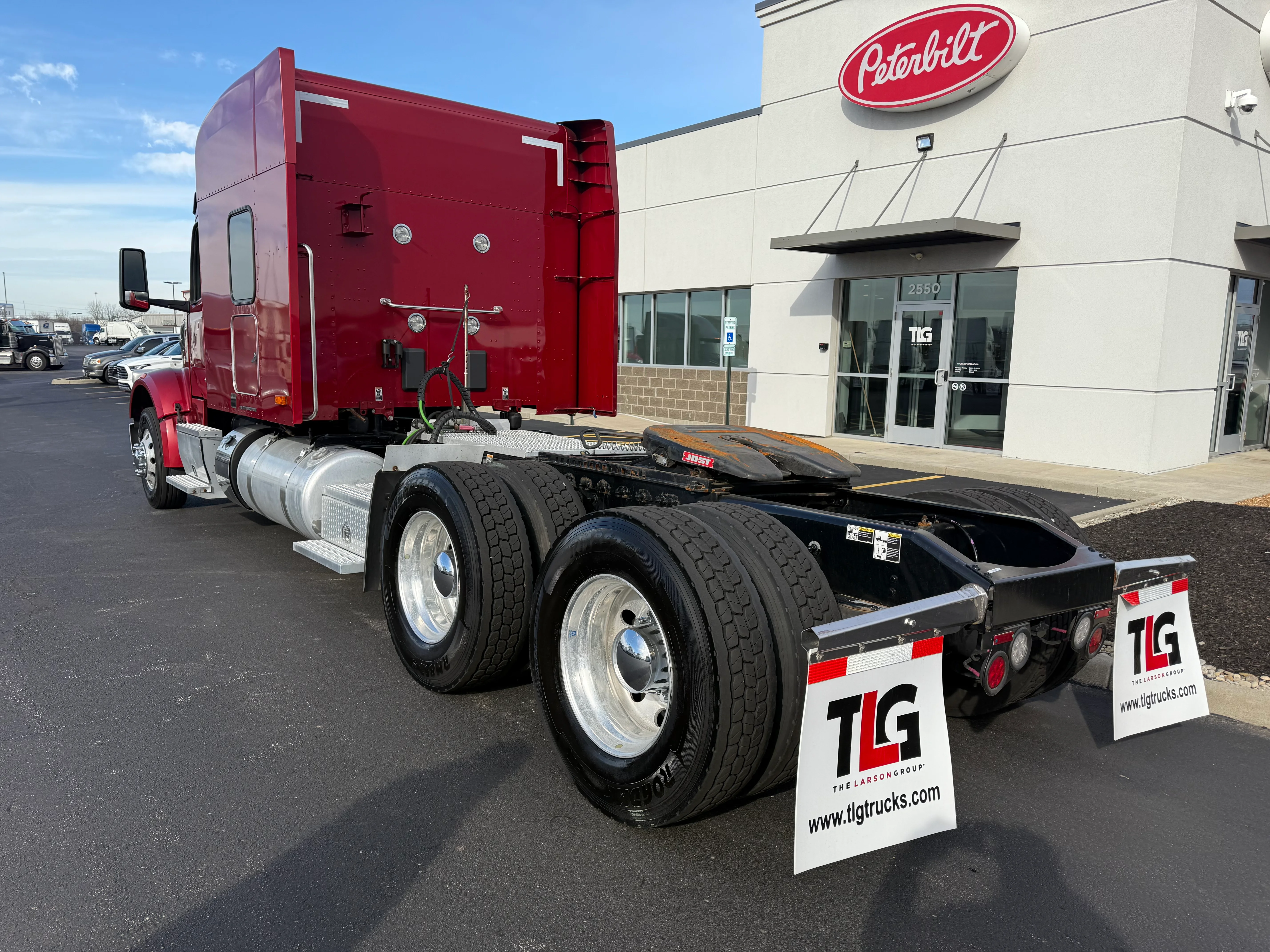 2023 Peterbilt 567 - image 3
